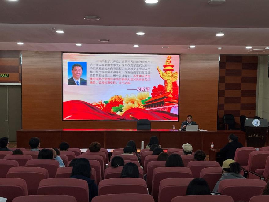 会议室里的人们中度可信度描述已自动生成